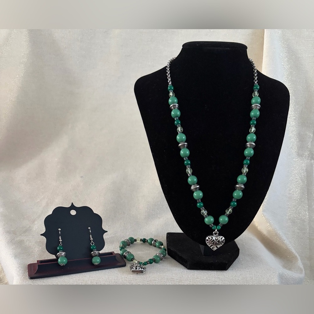 Green Beaded Necklace Set with Heart Pendant - Brand